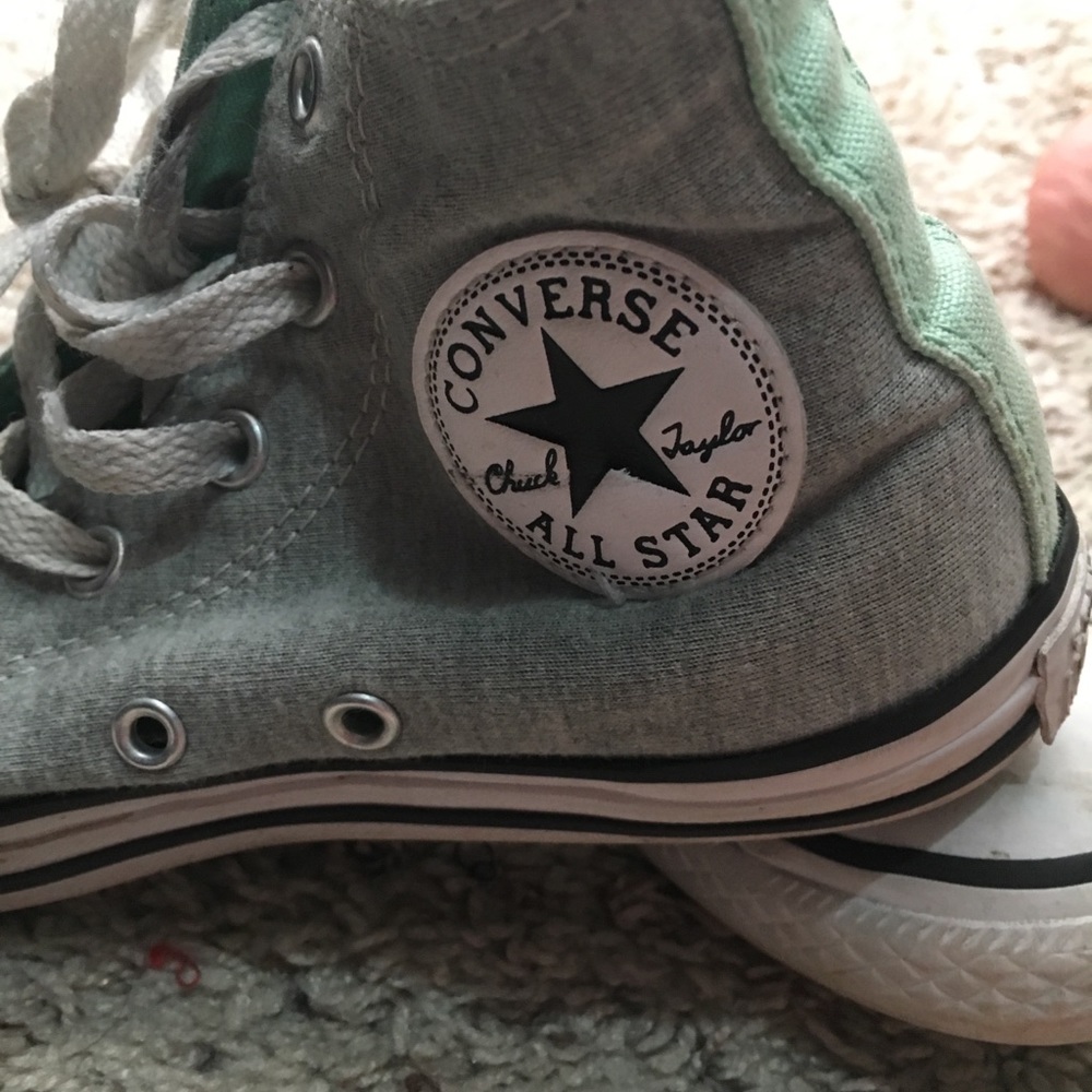 Size 1 girls high top Converse